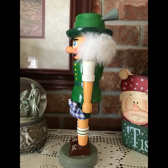 Rare Vintage Hand Carved Wooden Nutcracker - Picture 4 of 7